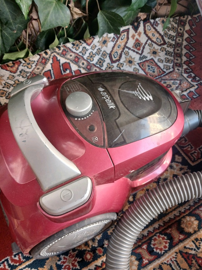 ARCELİK ELEKTRİKLİ SÜPÜRGE TOZ TORBASIZ SAĞLAM ÇALIŞIYOR TERTEMİZ - 3