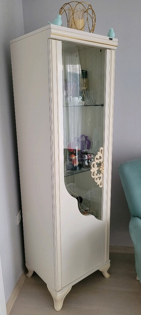 Klasik ve Modern Detaylı, Cam Kapaklı Şık Vitrin / Gümüşlük - 2