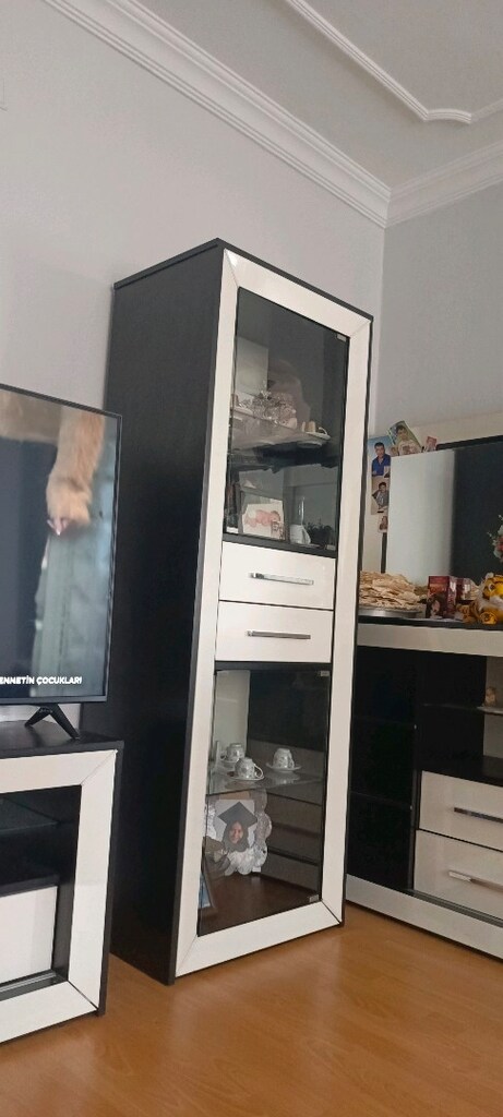 tv ünitesi (tv sehpası + aynalı konsol + 2 adet vitrin) parçalar - 6