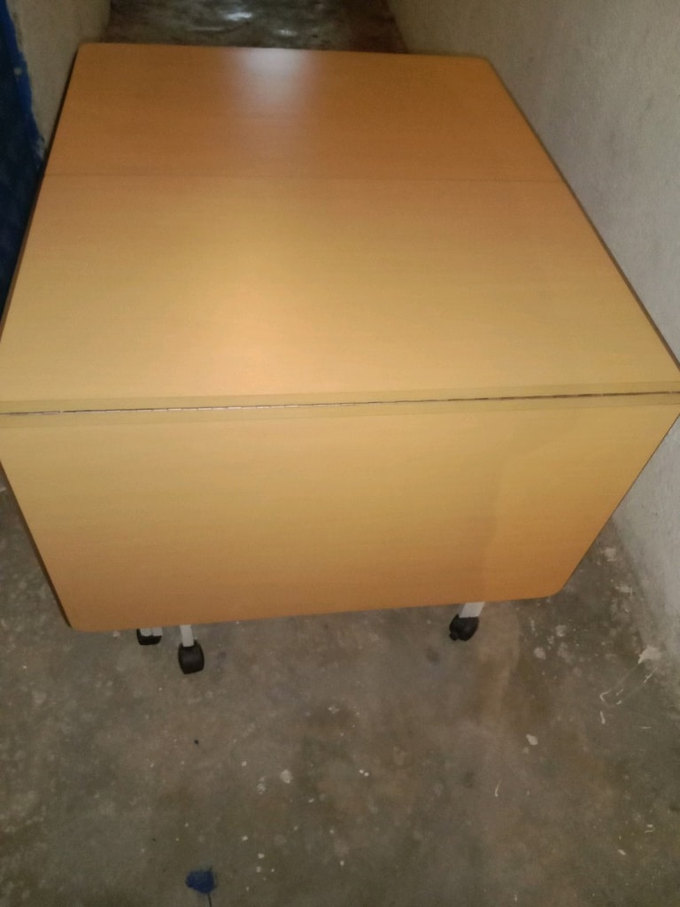 10 kişilik Masa çekmeçeli 2 kanat açılan tekerlekli boy 2.60 cm en 90 - 4