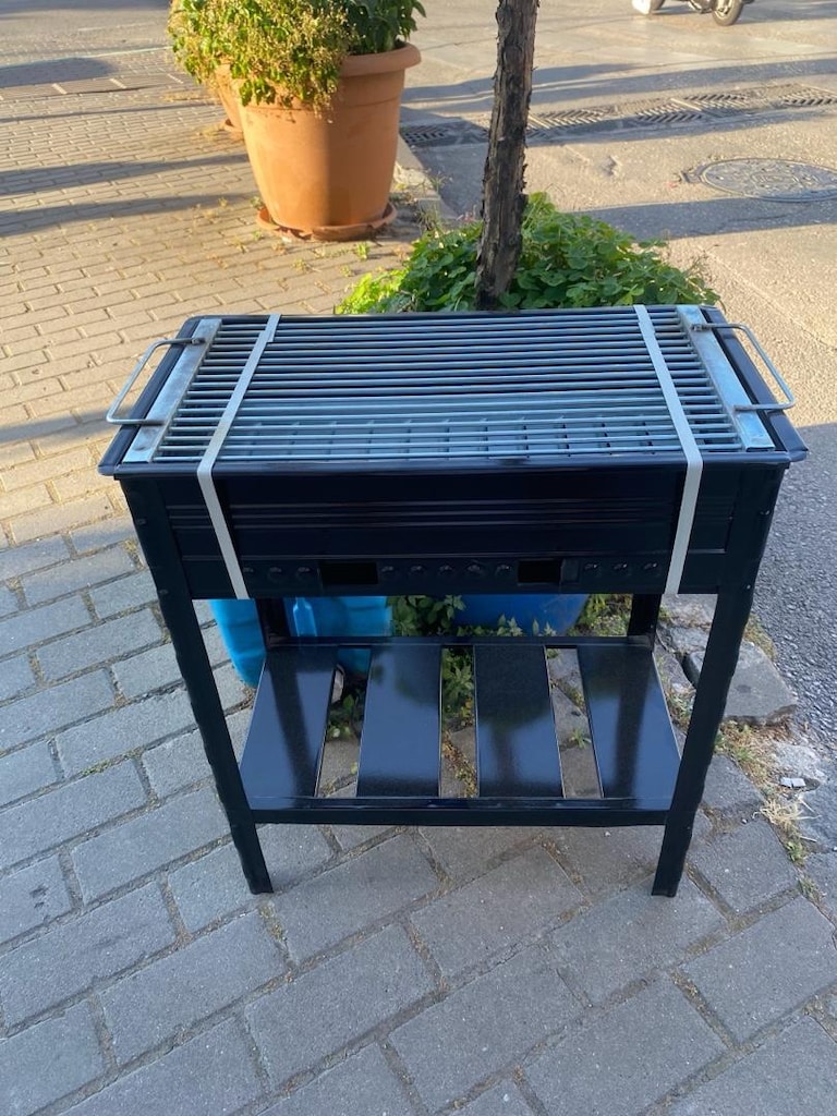 SIFIR . KENDİNDEN SEHPALI EMAYE IZGARALI MANGAL. 61-56-30 CM - 10