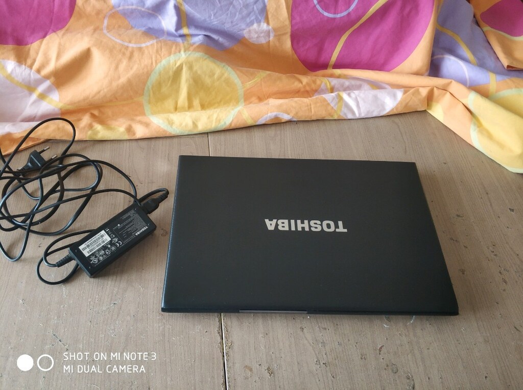 toşhiba 8 GB rem 128 ssd Windows 10 yüklü temiz laptop - 8