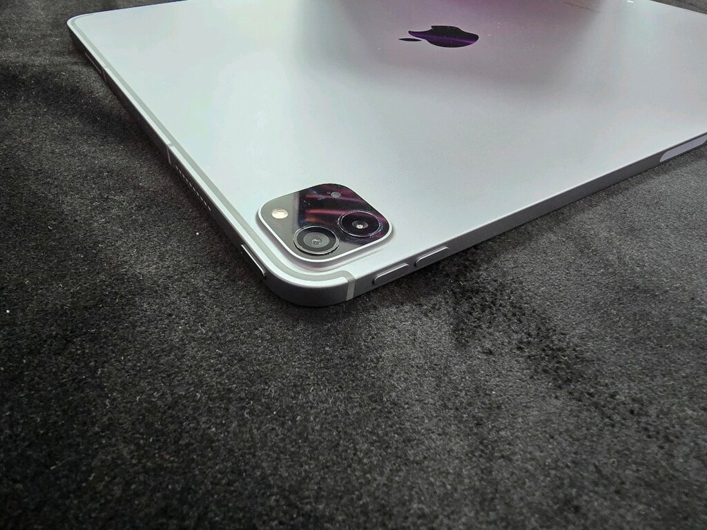 APPLE iPAD PRO 12.9” 6. NESİL – 2 TB – WI-FI + CELLULAR Kusurs - 12