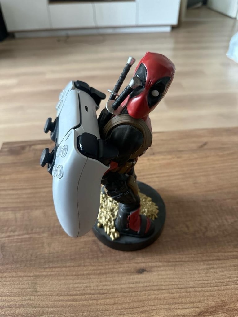 Deadpool PS5 Kol Tutucu - 2