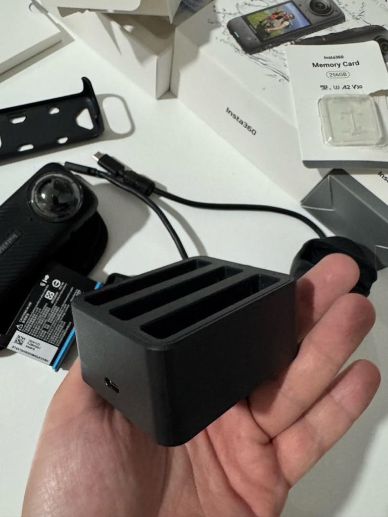 Insta360 x4 - Lens Cap, 3'lü Şarj Standı, Çift Batarya, 256 GB - 4