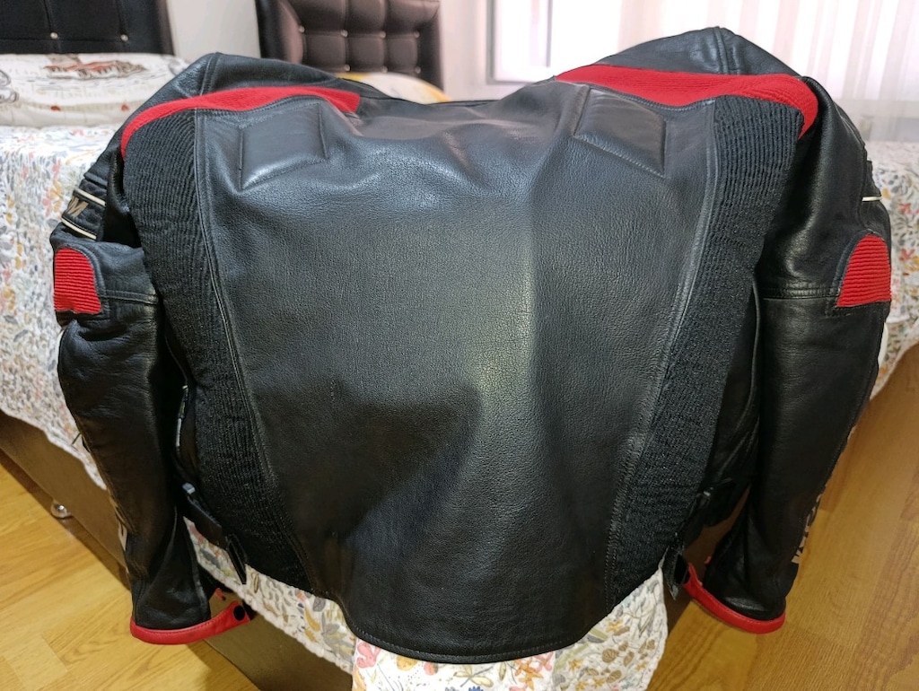 Siyah renk kırmızı desenli Venom - 9
