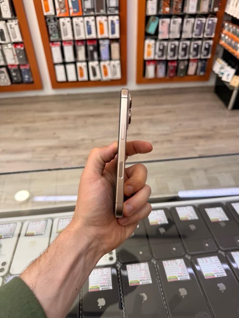 iPhone 16 Pro Desert Titanium 256GB YD - 2