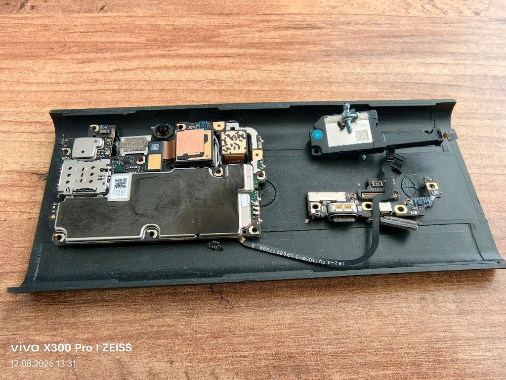 Motorola Razr 40 Ultra 5G Server Kayıtlı Anakart Kamera Şarj Soketi