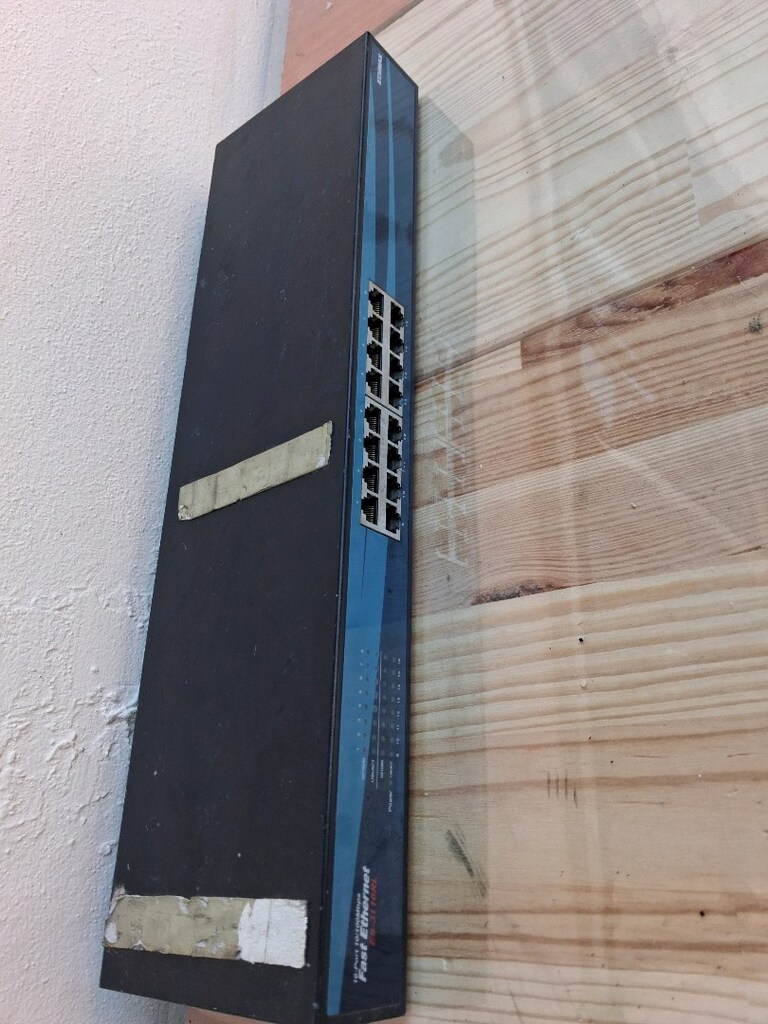 16. Port. Fast Ethernet ES. 3116RL 10/100Mbps. - 7