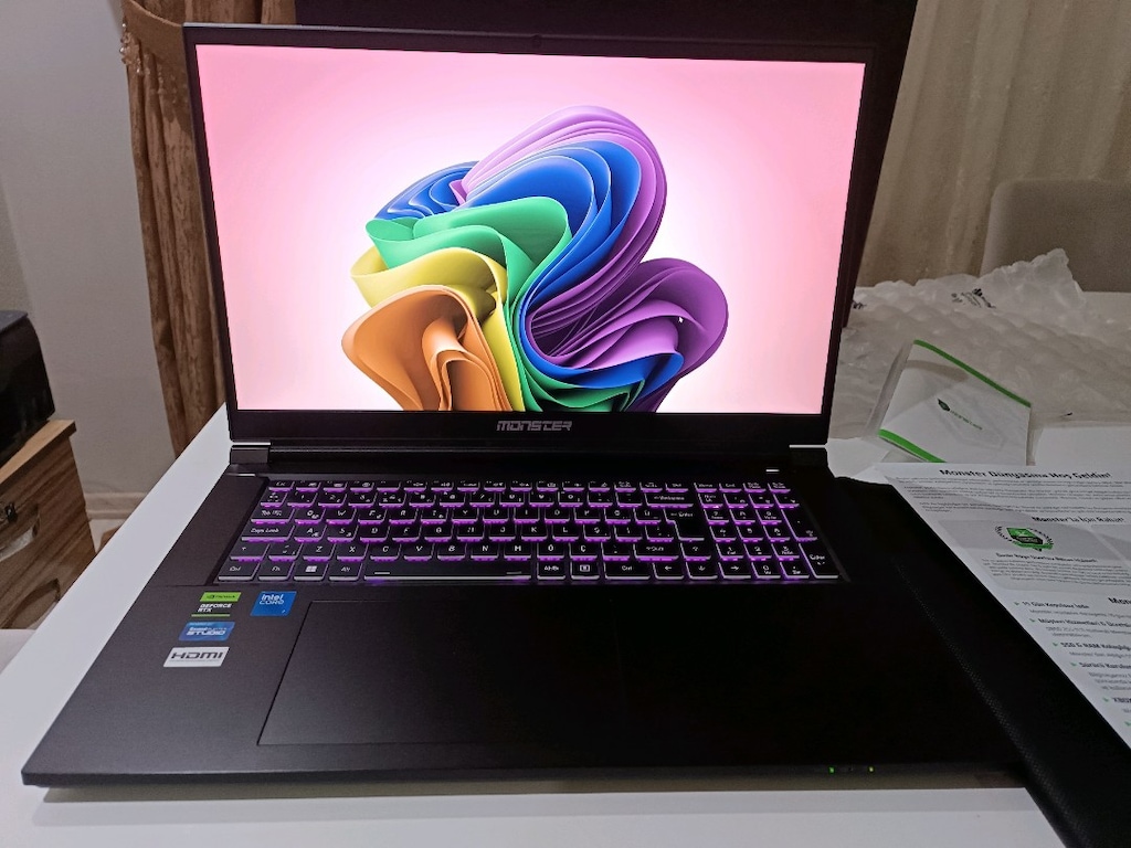 1 aylık MONSTER ABRA 17.3/144HZ/ CORE 7 ULTRA 250H 16 GB /1 TB - 7
