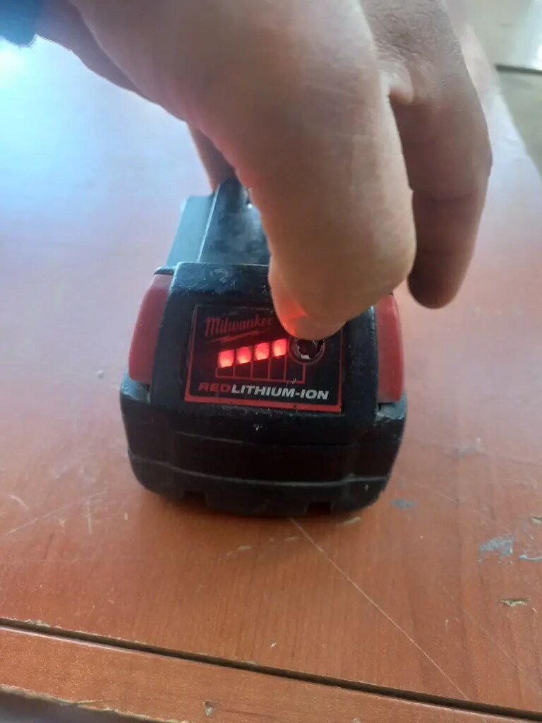 Milwaukee 18 v 5A lion - 3