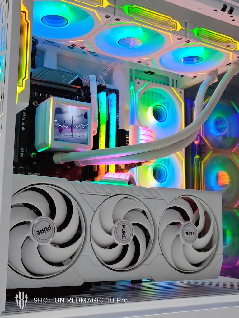 Ryzen 7 7800X3D - RX 9070 XT 16GB - 32GB RAM - 1TB M.2 SSD - 8
