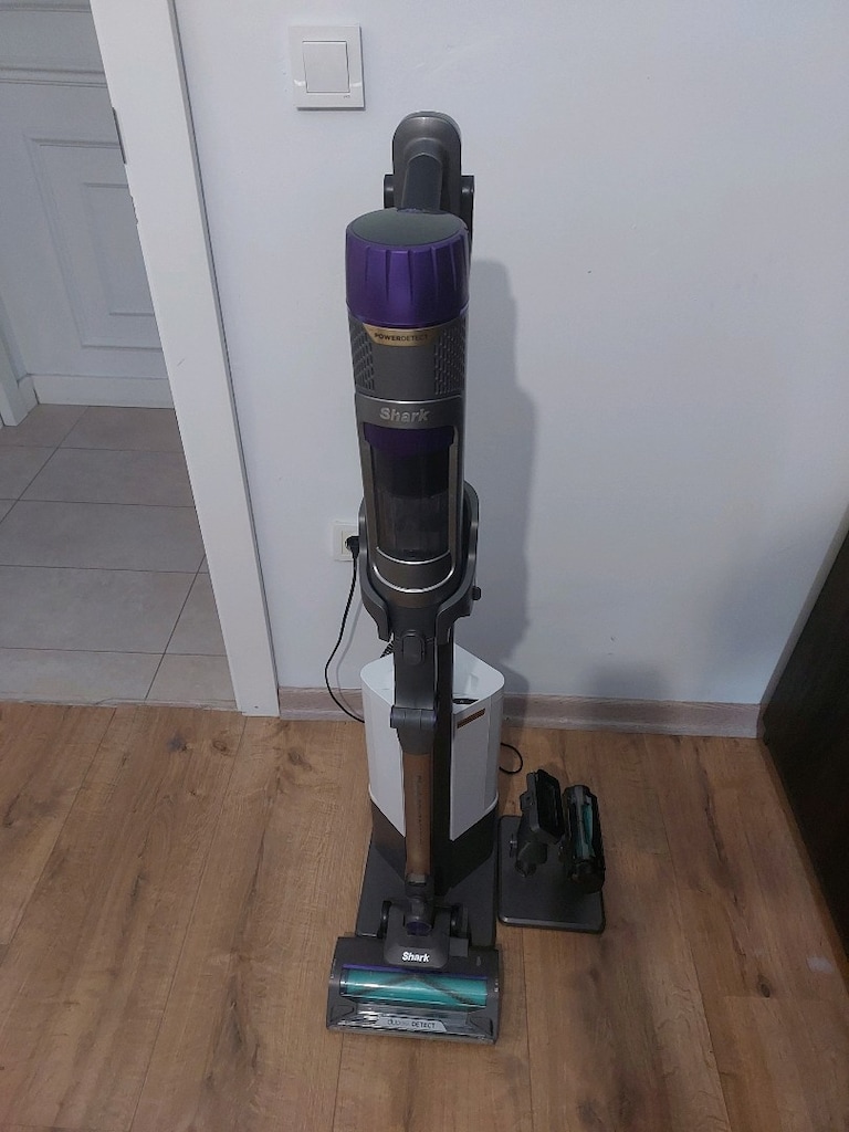 Shark PowerDetect Clean & Empty Şarjlı Dikey Süpürge
