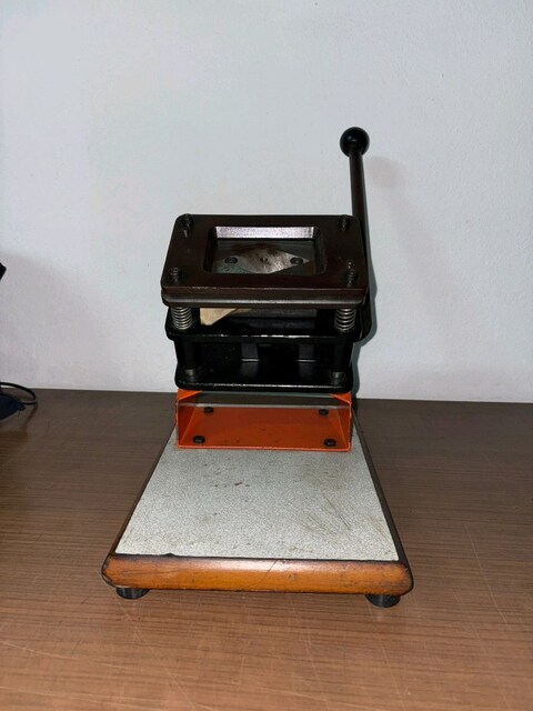Pvc Kart Kesme Makinesi