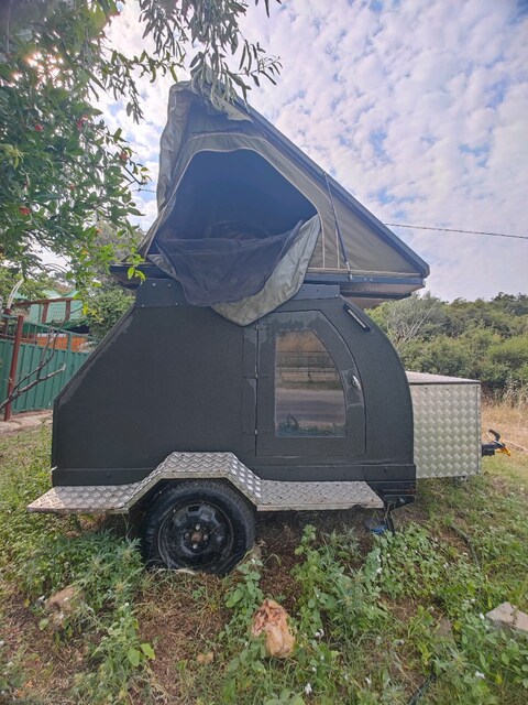 4 KİŞİLİK CAMPER ARAÇ ÜSTÜ ÇADIRLI ACİL İHTİYAÇTAN MOTOR TAKASLI