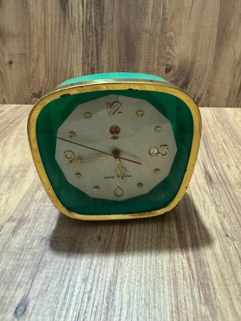 Vintage Kurmalı Masa Saati – Yeşil Kasa – Made in China Nostaljik tasa