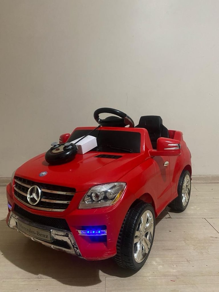 MERCEDES LİSANSLI AKÜLÜ ARABA