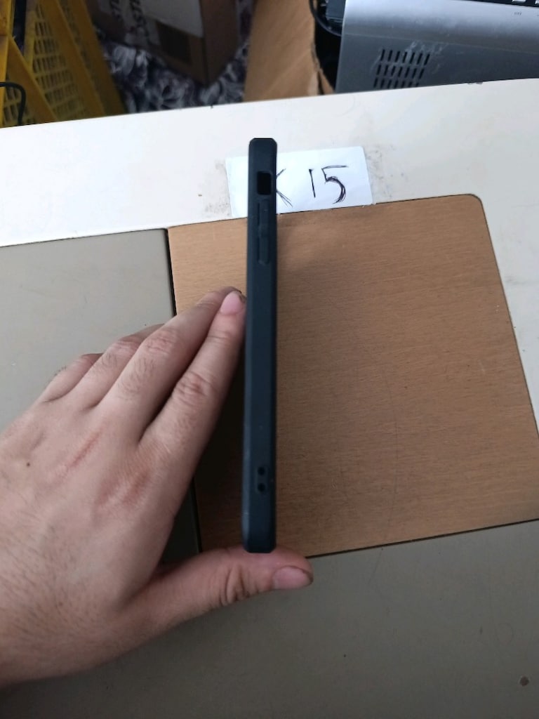 iPhone 12 / 12 Pro modelleriyle tam uyumlu, arkası pürüzsüz cam tasarı - 3