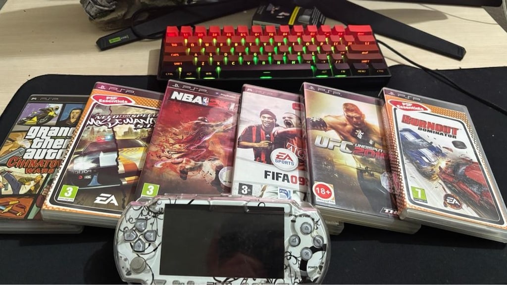 psp2004 ve 8 oyun içinde koleksiyonluk olan gta chinatownwars var - 2