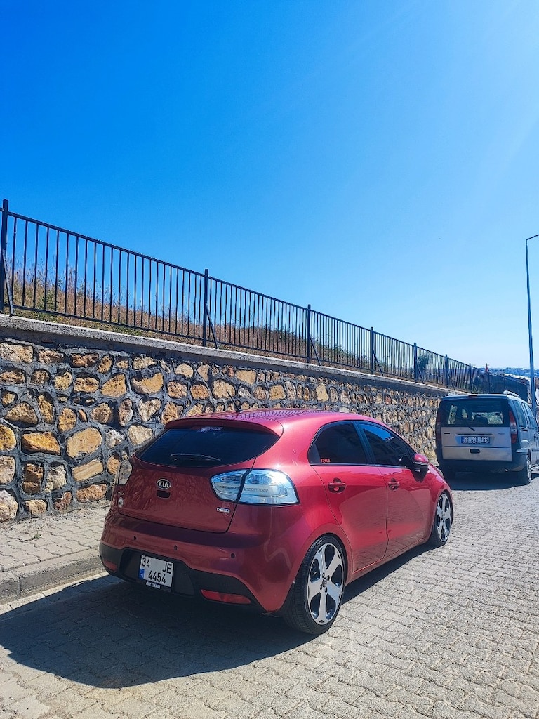 Kia Rio Sporty - 2