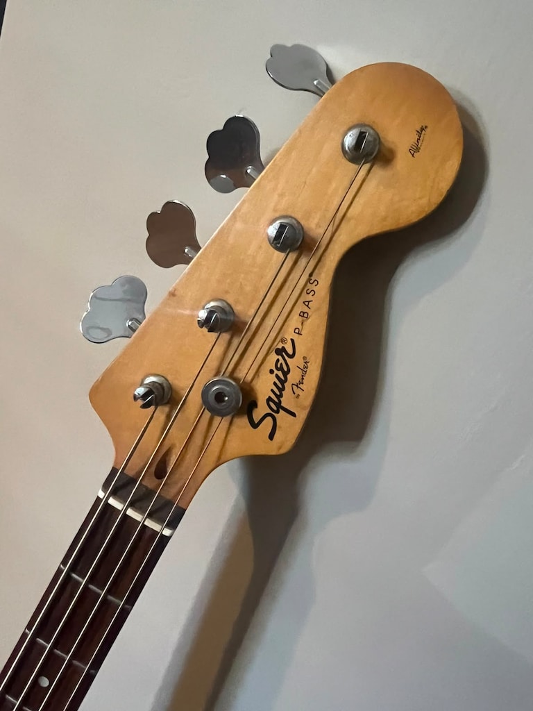 Fender Squier P Bass - 2