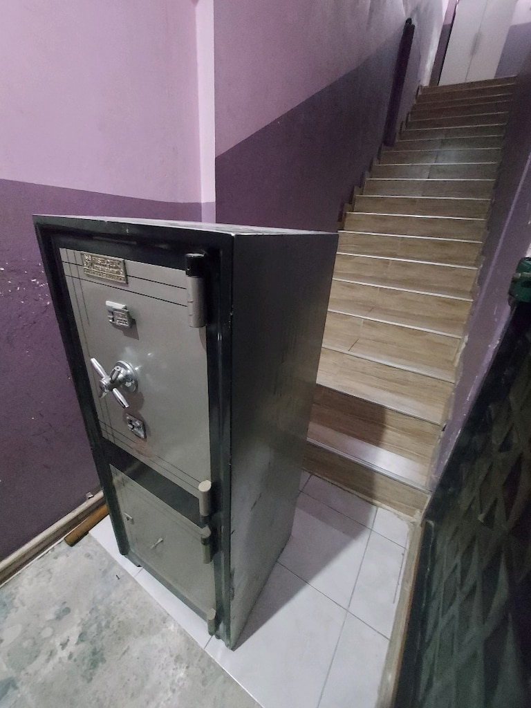 SAHİBİNDEN SATILIK CANAVAR: 250 KG'lık Çift Bölmeli Çelik Kasa - 2