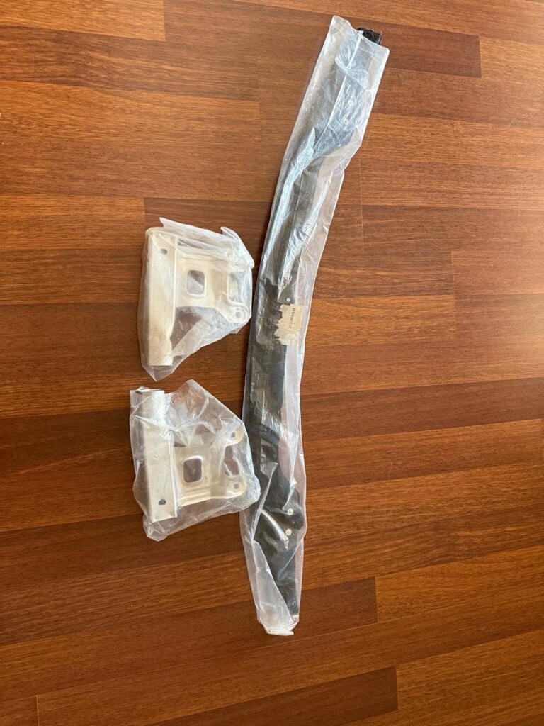 BMW F30 Ön Tampon Demiri *Braketler dahil** - 2