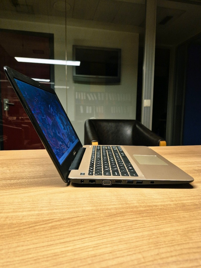 Laptop ASUS i5 İşlemci 12GB Ram 240GB SSD Pili Yeni - 3