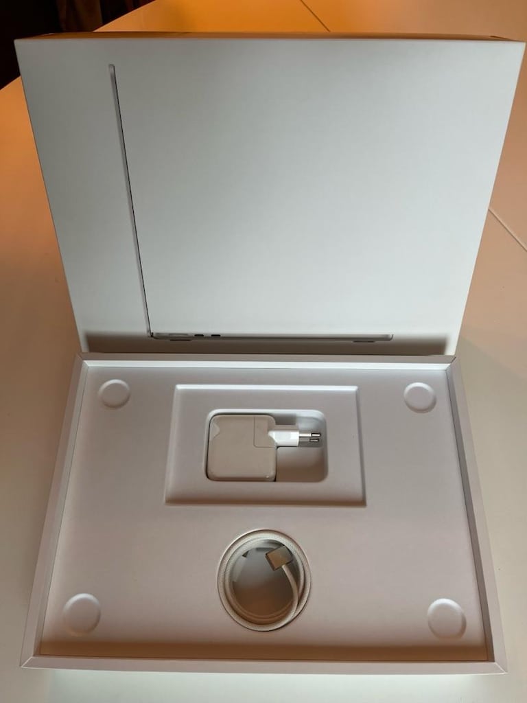 Devir sayisi 9 | Pil sağlığı %100 | Macbook air M2 16 GB 256 GB - 2