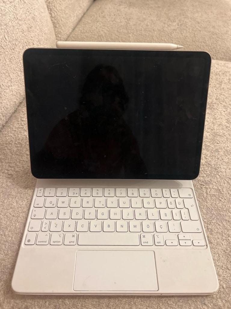 iPad Pro 11” M2 4. Nesil 128 GB + Apple Pencil + Klavye
