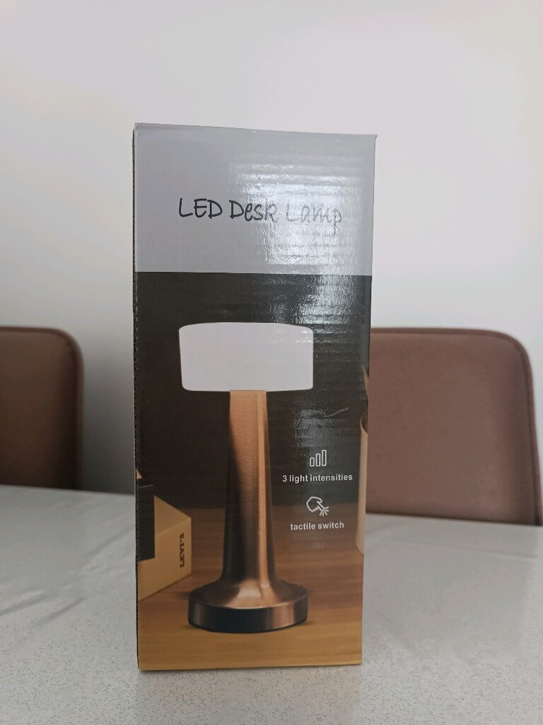 Modern Altın LED Masa Lambası - 5