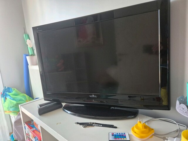 Vestel 32PF6011 32" (80 Ekran) Full HD LCD TV