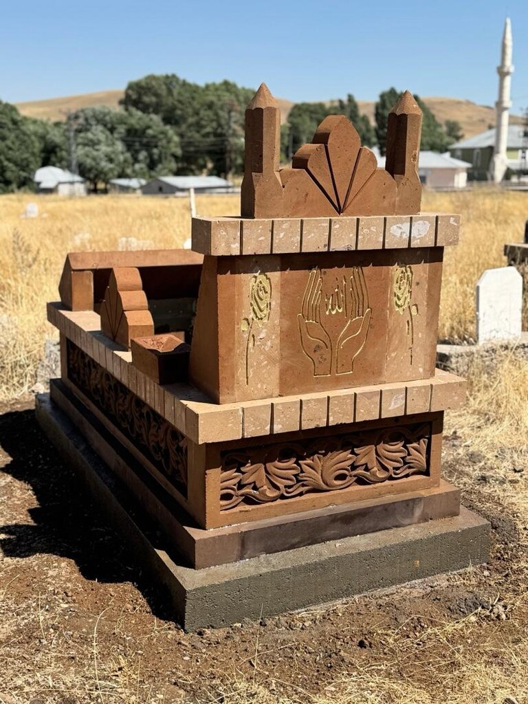 AHLAT TAŞINDAN DESENLİ MİNARELİ MODEL - 2