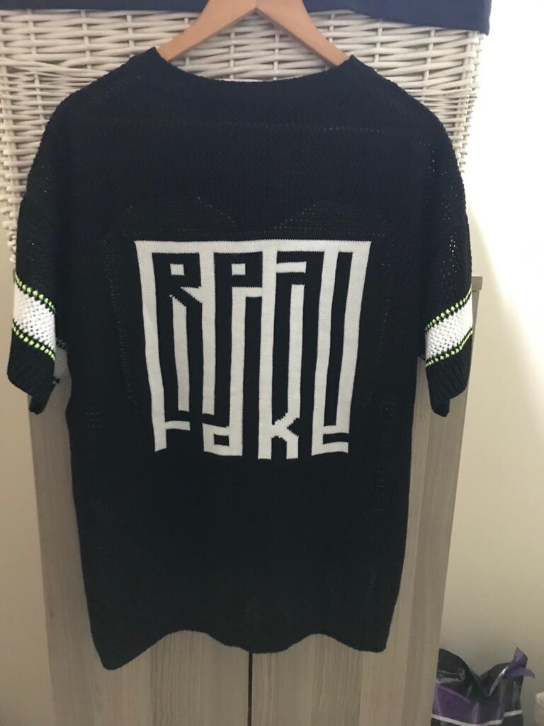 t shirt örme dokuma delikli l beden — görsel 4/5
