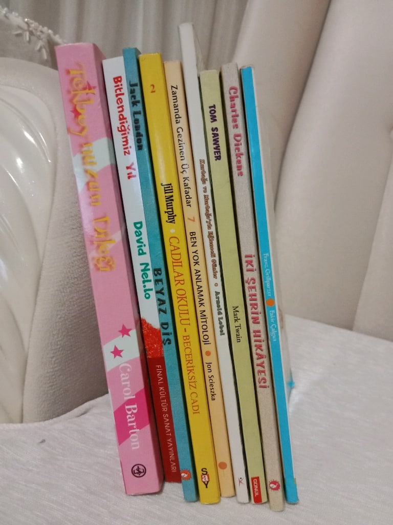 Genç çocuk için 9 roman kitap. - 4