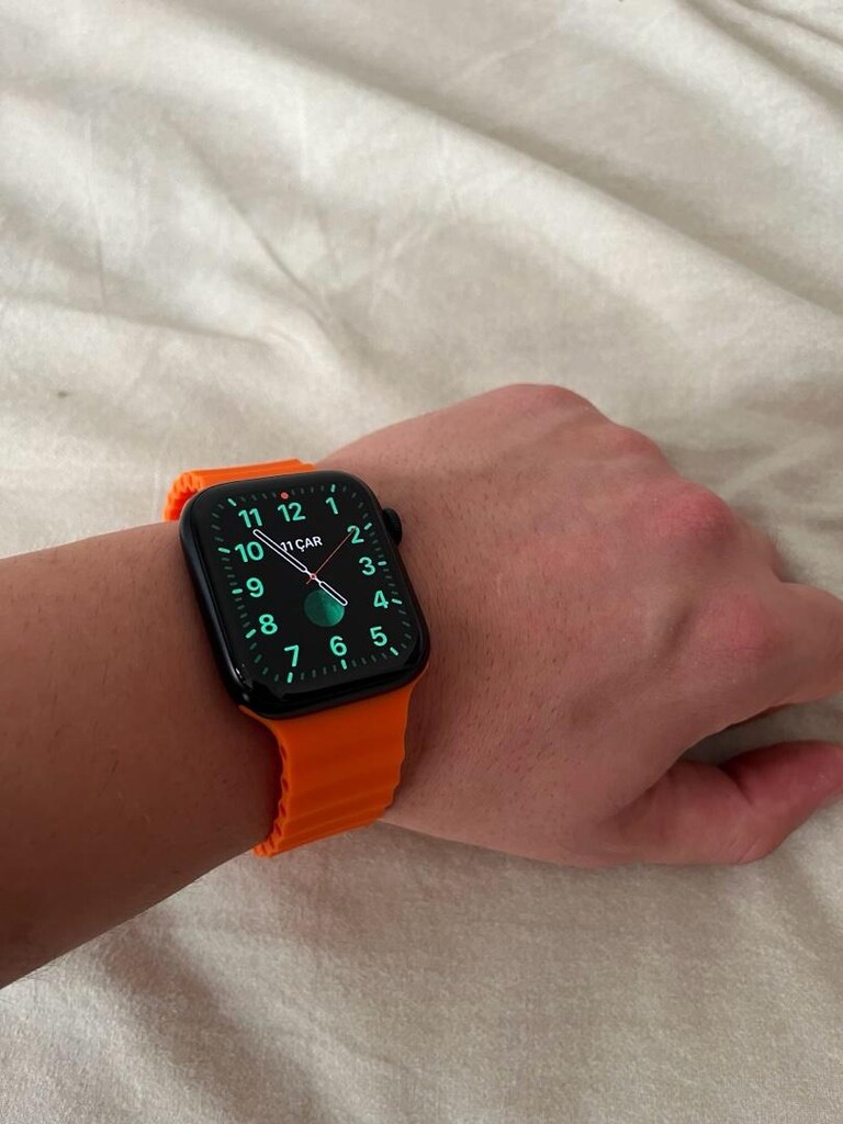 Apple Watch Se 44mm (4 kordon hediye)