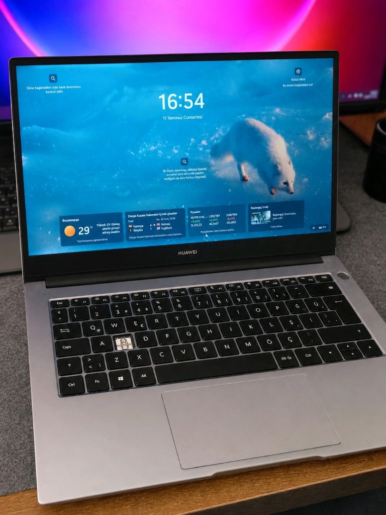 Huawei MateBook D14 2022 – i5 / 8 GB / 512 GB SSD – Temiz ve Sorunsuz