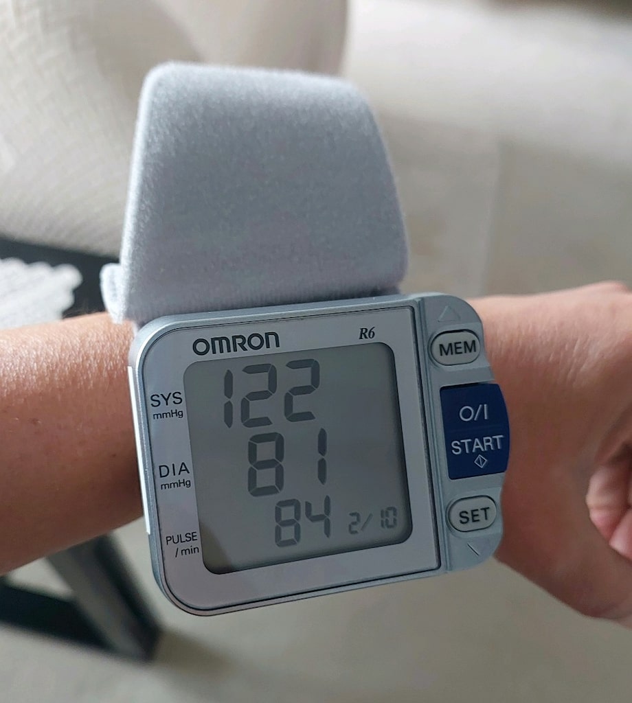 Omron R6 Bilekten Tansiyon Ölçme Aleti - 9