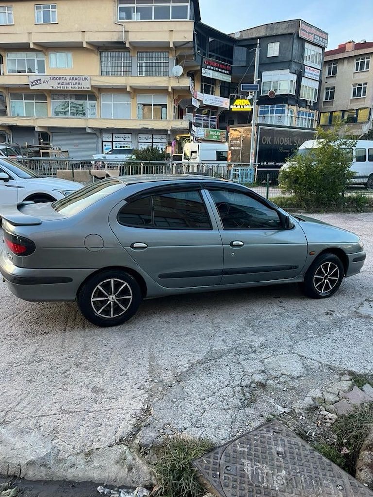 Renault Megane - 5