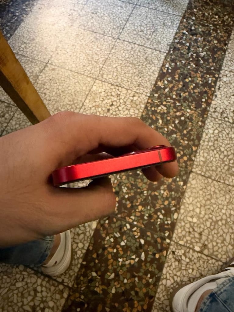 iphone 13 red yd - 4