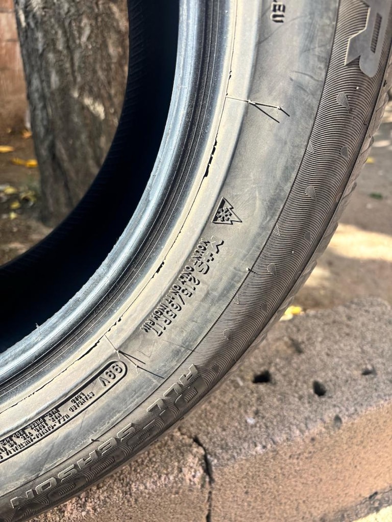 215/65R17 Dört mevsim lastikler 4 adet vardır - 4