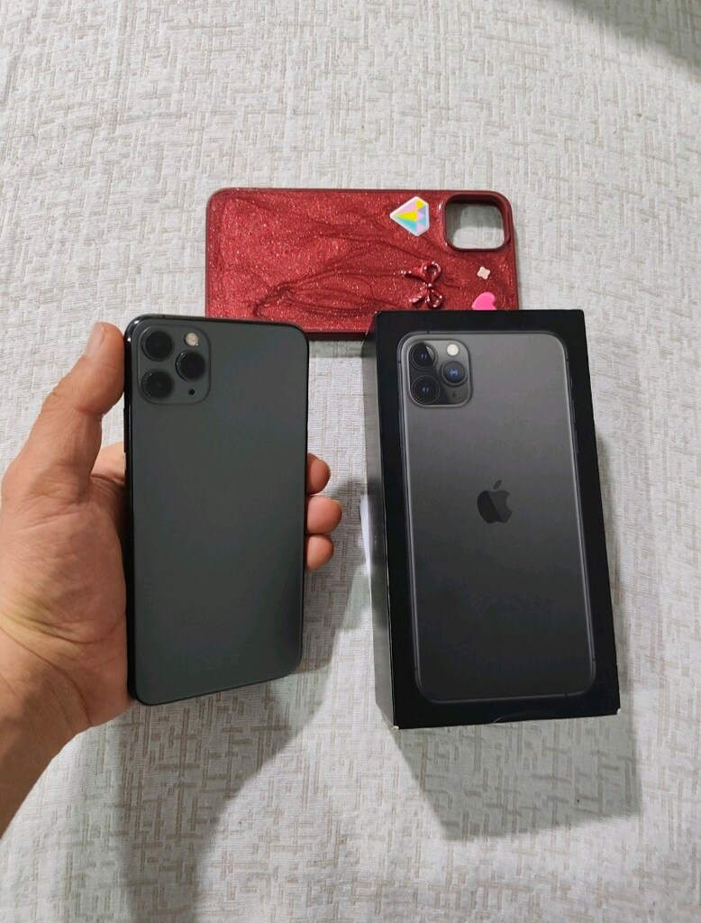 iPhone 11 pro max 256 GB eski usul pasaport kayitli takas olur - 2