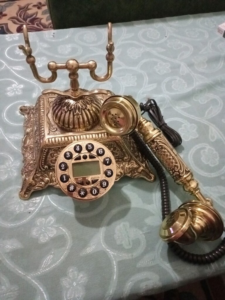 Eski, pirinç telefon - 2