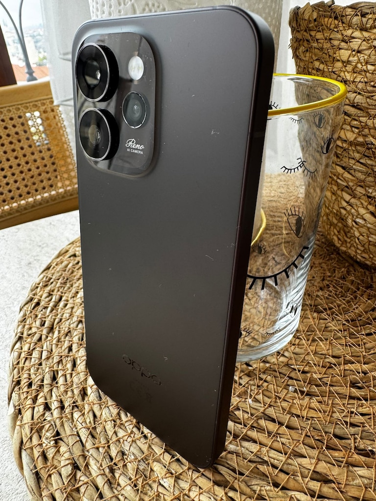 oppo reno 15 pro 512 GB cam ekran koruyucu var - 3