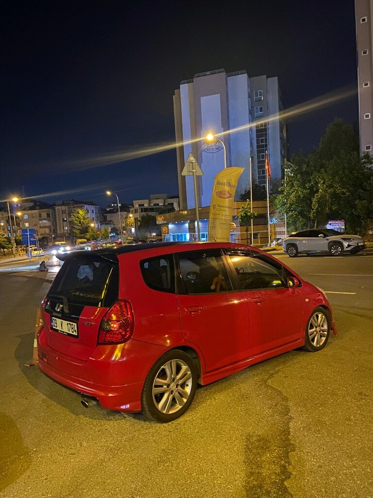 SAHİBİNDEN DÜŞÜK KM SUNROOFLU KIRMIZI JAZZ - 4