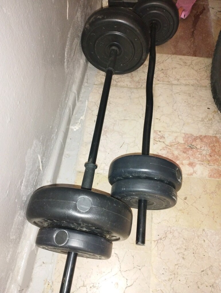 halter 10kg 30kg resimde gördüğünüz gibi ikisini fiyatı 2500 tl