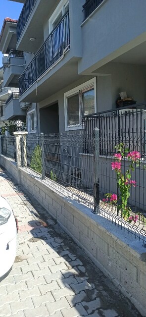 Her türlü Antrasit Renk, Yeşil Çit, Çim çit işleri itina ile yapılır