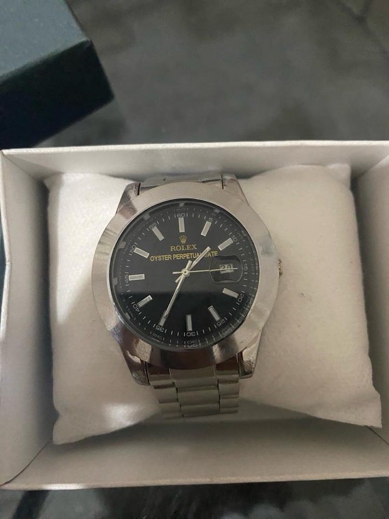 Klasik Rolex Oyster Perpetual modeli. Siyah kadranı ve gümüş rengi - 2