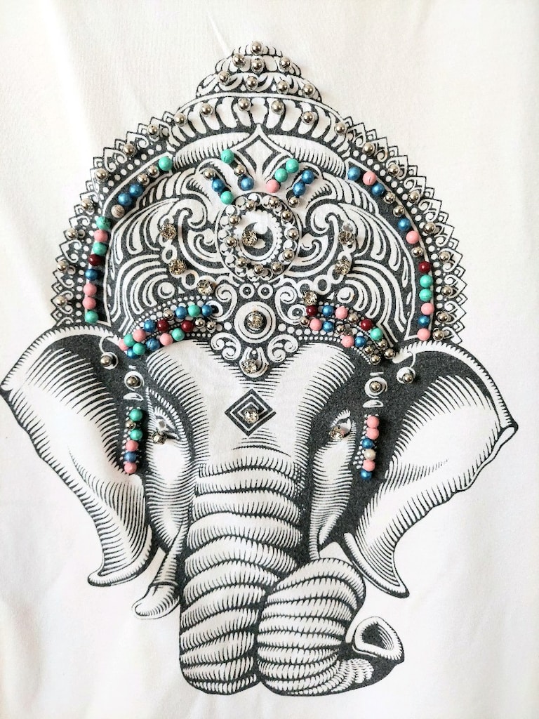 ONTU boncuk işleme fil baskılı tshirt