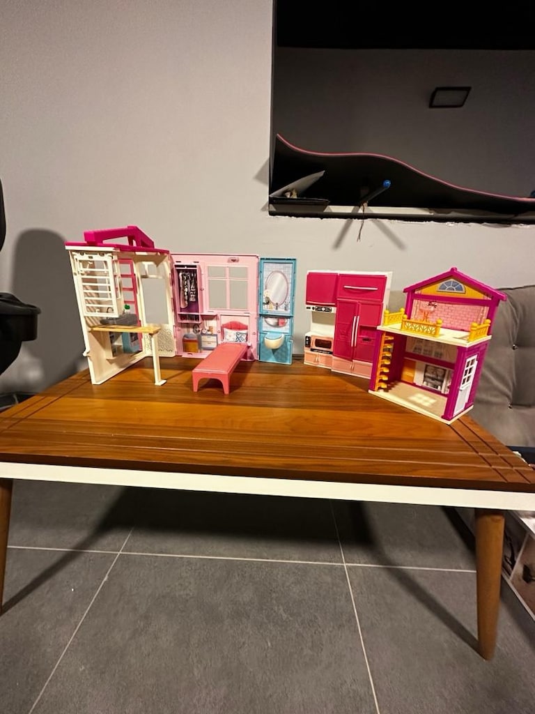 Barbie Bebekler Barbi evi arabası ve diğer eşyalar - 17